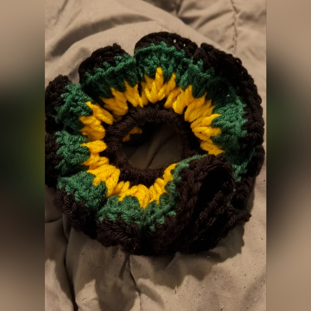Scrunchie - Picture 15 of 16